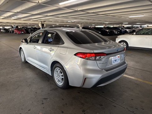 Used 2022 Toyota Corolla LE image 2