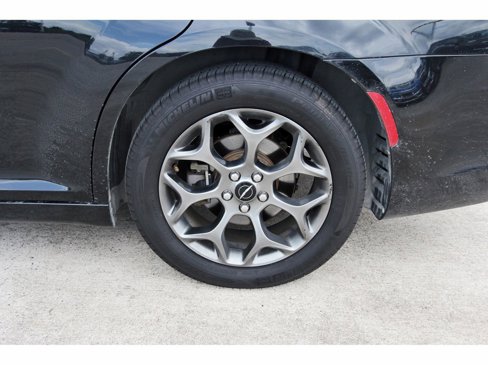 Used 2017 Chrysler 300 S image 25
