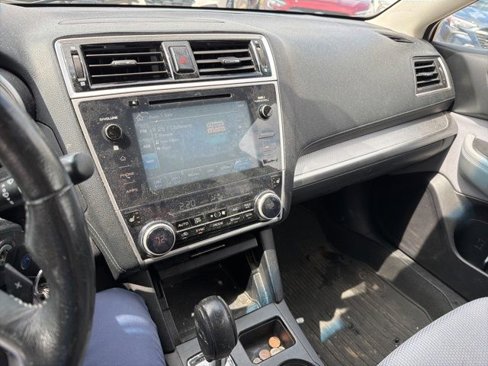 Used 2018 Subaru Outback 2.5i Premium image 7