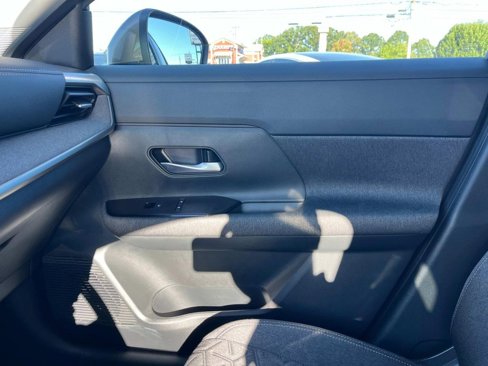 Used 2025 Nissan Kicks SV image 28