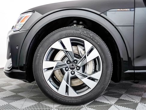 Used 2022 Audi e-tron Premium Plus w/ Premium Plus Package image 6