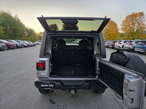 Used 2018 Jeep Wrangler Unlimited Sport image 10