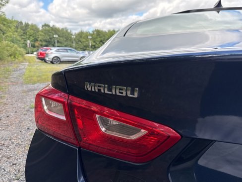 Used 2017 Chevrolet Malibu LT image 11