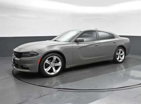 Used 2017 Dodge Charger SXT w/ Plus Group image 3