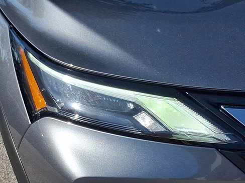 Used 2024 Nissan Rogue SV image 9