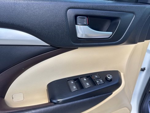 Used 2017 Toyota Highlander XLE image 13