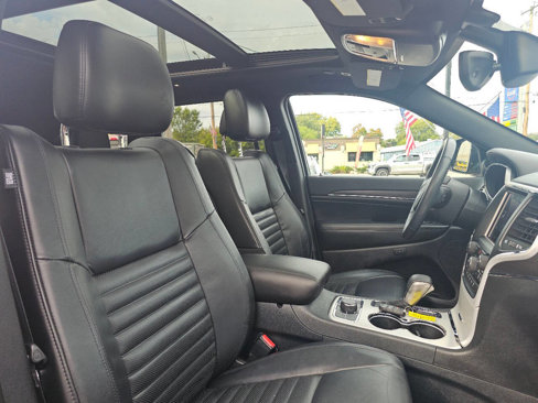 Used 2018 Jeep Grand Cherokee Limited image 24