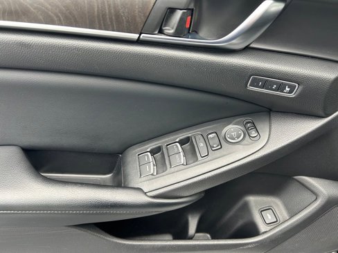 Used 2018 Honda Accord Touring image 27