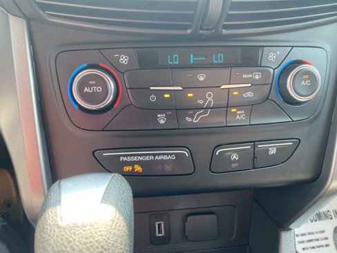 Used 2017 Ford Escape SE image 12