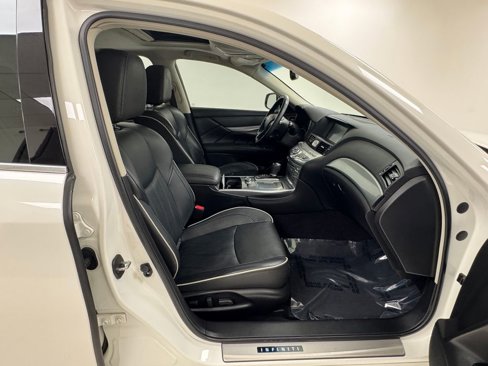 Used 2019 INFINITI Q70 Luxe image 14