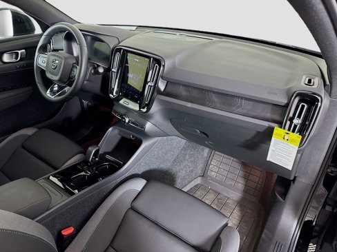 Used 2023 Volvo C40 Recharge Core w/ Protection Package Premier image 28