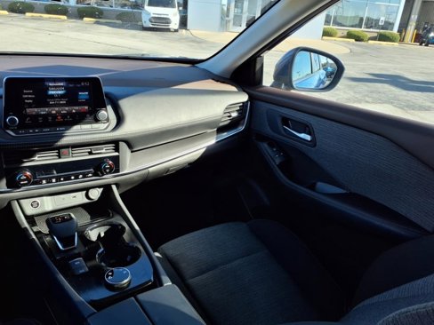 Used 2023 Nissan Rogue SV image 16