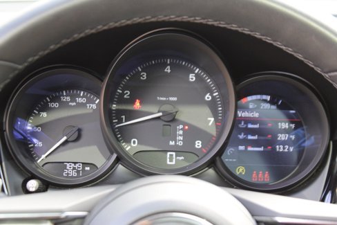 Certified 2024 Porsche Macan image 23