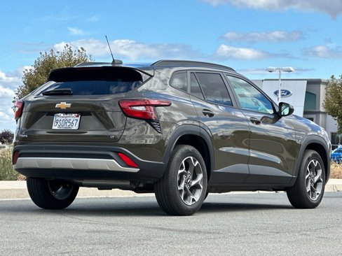 Used 2024 Chevrolet Trax LT w/ Driver Confidence Package image 4