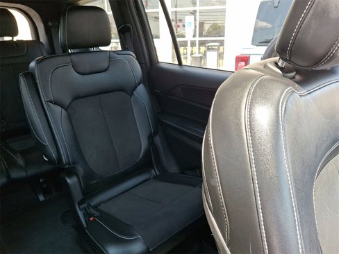 Used 2023 Jeep Grand Cherokee L Laredo image 14