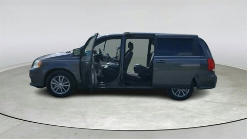 Used 2018 Dodge Grand Caravan SXT w/ Driver Convenience Group image 12