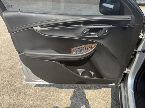 Used 2015 Chevrolet Impala LT w/ Convenience Package image 9