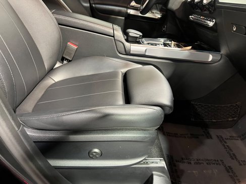 Used 2020 Mercedes-Benz GLB 250 4MATIC image 50