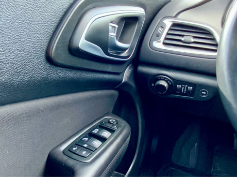 Used 2015 Chrysler 200 Limited w/ Convenience Group image 52
