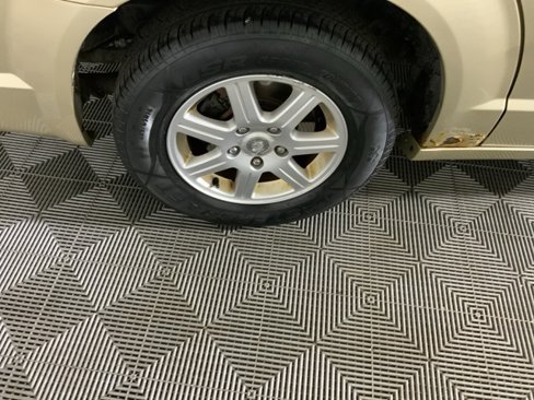Used 2010 Chrysler Town & Country Touring w/ Family Value Group image 18