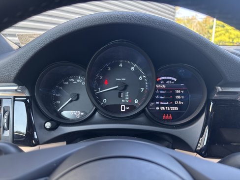 Used 2025 Porsche Macan image 16