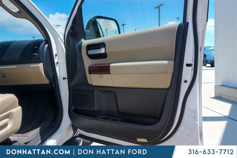 Used 2015 Toyota Sequoia Platinum image 31