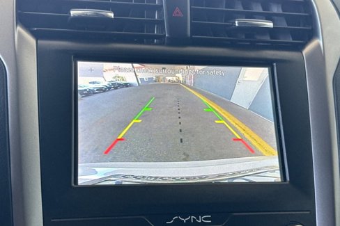 Used 2020 Ford Fusion SE image 15