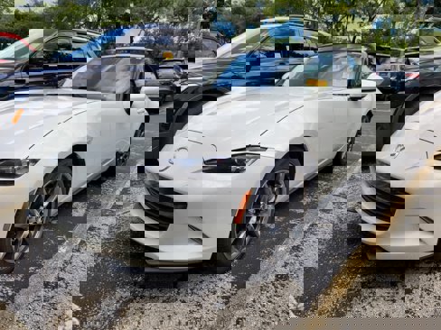 Used 2018 MAZDA MX-5 Miata Grand Touring image 2
