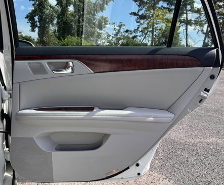 Used 2011 Toyota Avalon Limited image 18