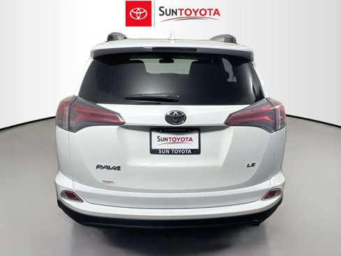 Used 2018 Toyota RAV4 LE image 5
