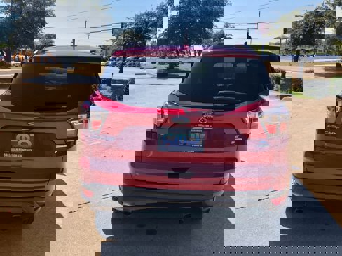 Used 2017 Ford Escape SE w/ Equipment Group 201A image 7