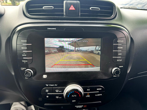 Used 2018 Kia Soul + image 14