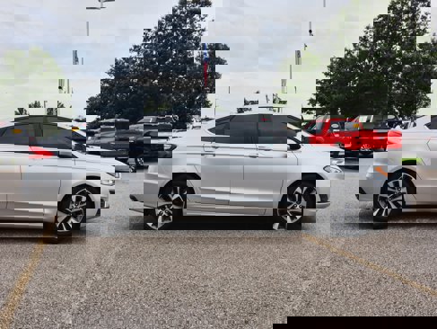 Used 2019 Ford Fusion SE image 6