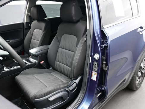 Used 2022 Kia Sportage LX image 11