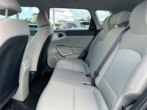 Used 2023 Kia Soul LX w/ LX Technology Package image 14