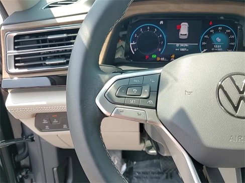 Used 2024 Volkswagen Atlas SE image 16