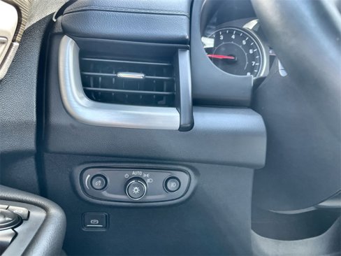 Used 2024 GMC Terrain SLT image 24