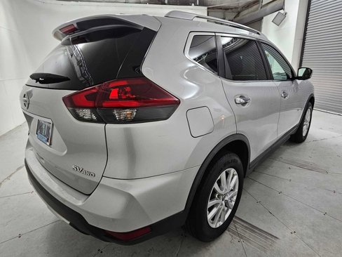 Used 2018 Nissan Rogue SV image 5