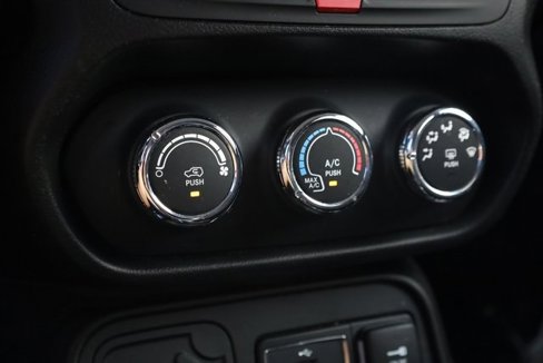 Used 2017 Jeep Renegade Altitude image 19