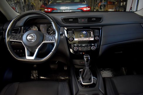 Used 2018 Nissan Rogue SL w/ Premium Package image 17
