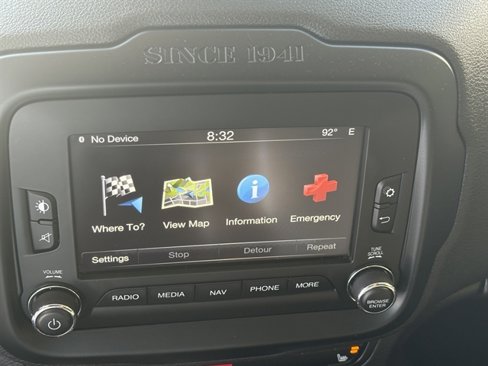 Used 2016 Jeep Renegade Trailhawk w/ Premium Trailhawk Package image 31