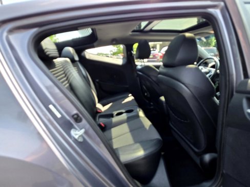 Used 2013 Hyundai Veloster w/ Style Pkg image 32