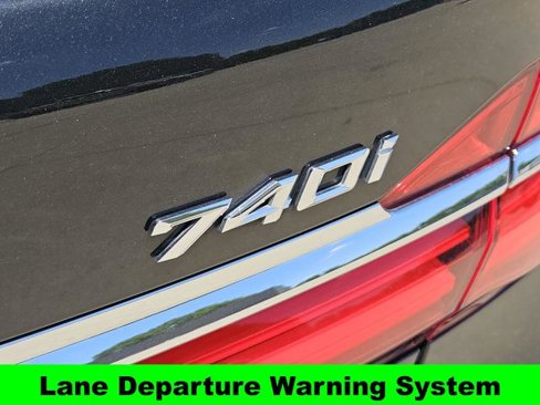 Used 2016 BMW 740i image 10