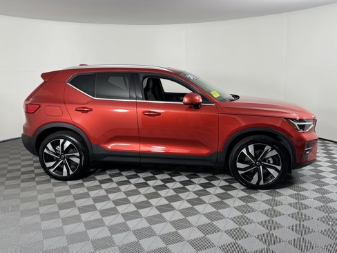 Certified 2024 Volvo XC40 B5 Plus image 4