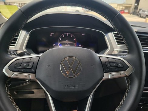 Used 2024 Volkswagen Tiguan SE image 14