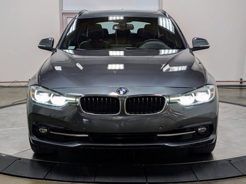 Used 2017 BMW 330i xDrive Wagon image 3