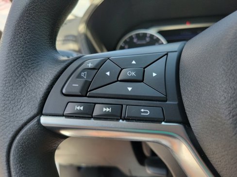 Used 2025 Nissan Sentra SV image 17