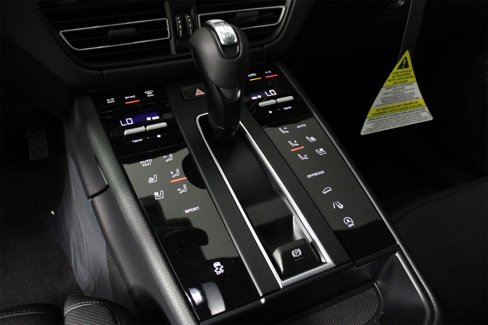 New 2026 Porsche Macan image 14