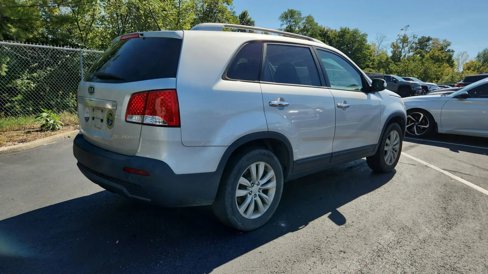 Used 2011 Kia Sorento LX image 8