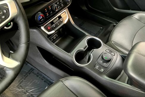 Used 2023 GMC Terrain SLT image 16